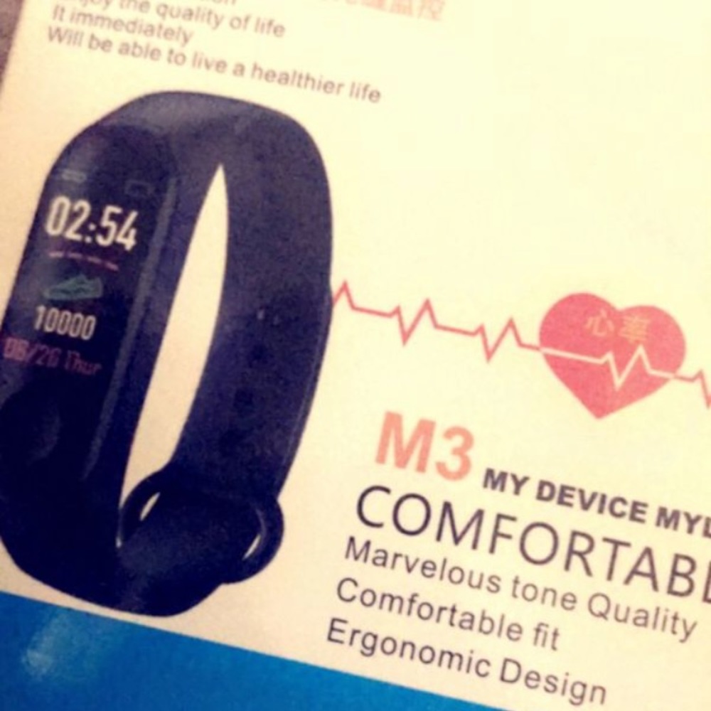 Black Smart watch connects to phone